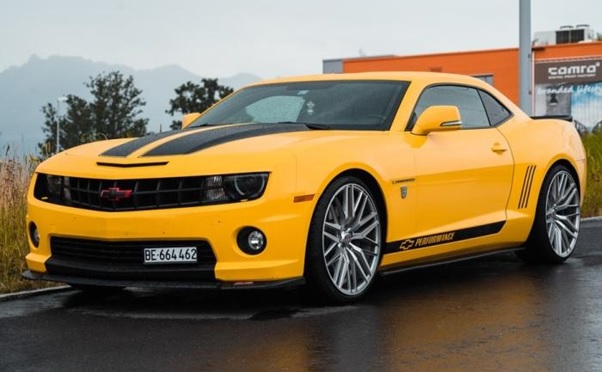 balck yellow car